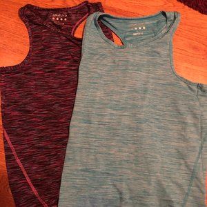 2 TANK TOPS